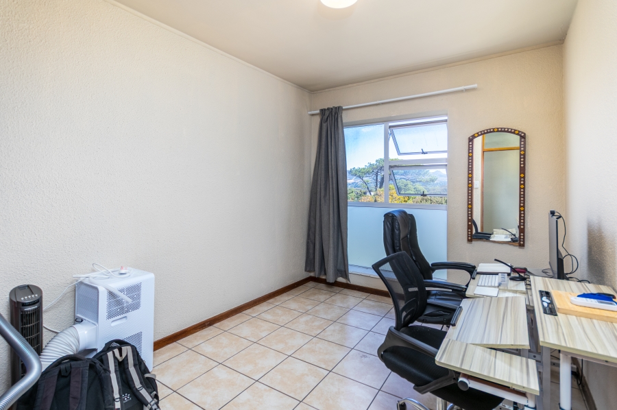 2 Bedroom Property for Sale in Wynberg Upper Western Cape